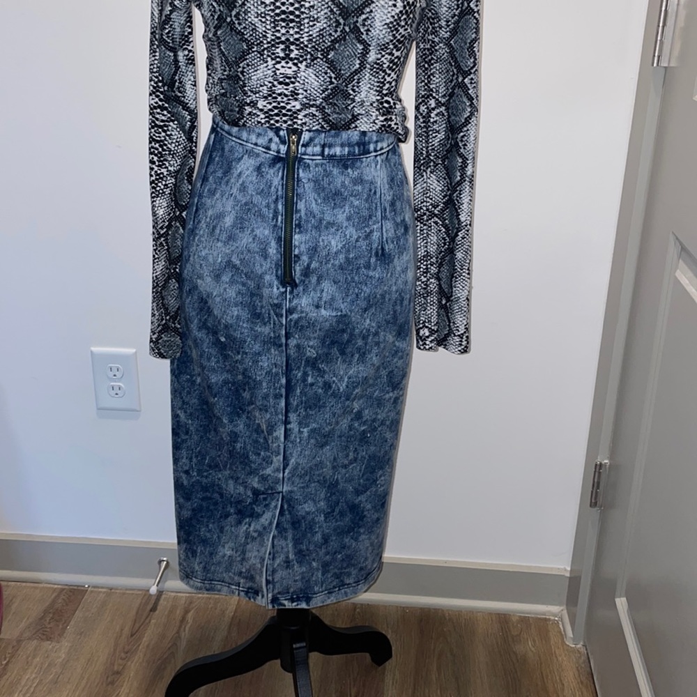 Light denim colored skirt - Picture 1 of 4